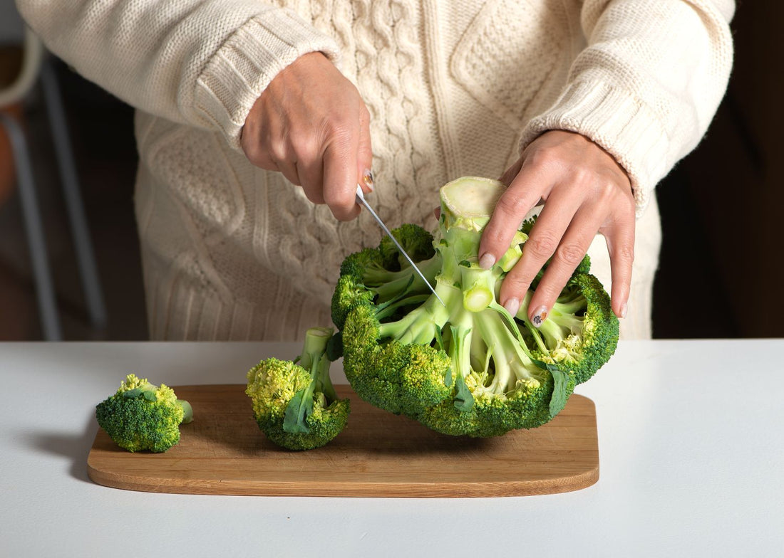 brocoli snijden met keukenmes