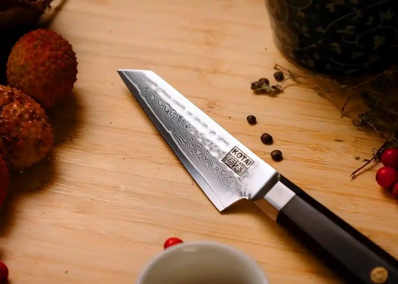 kotai bunka damascus schilmes 9 cm ebbenhout op houten plank