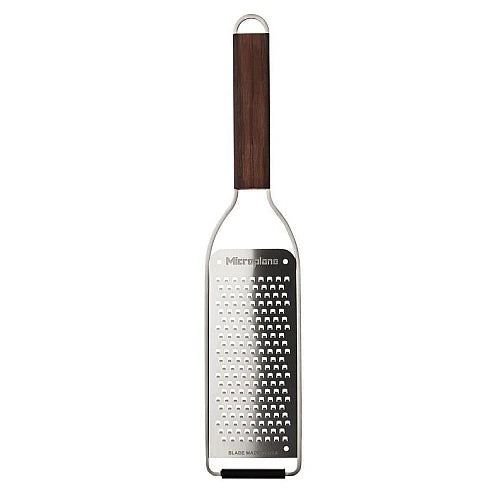 Microplane Master Series Feinreibe mit Walnussgriff 43304
