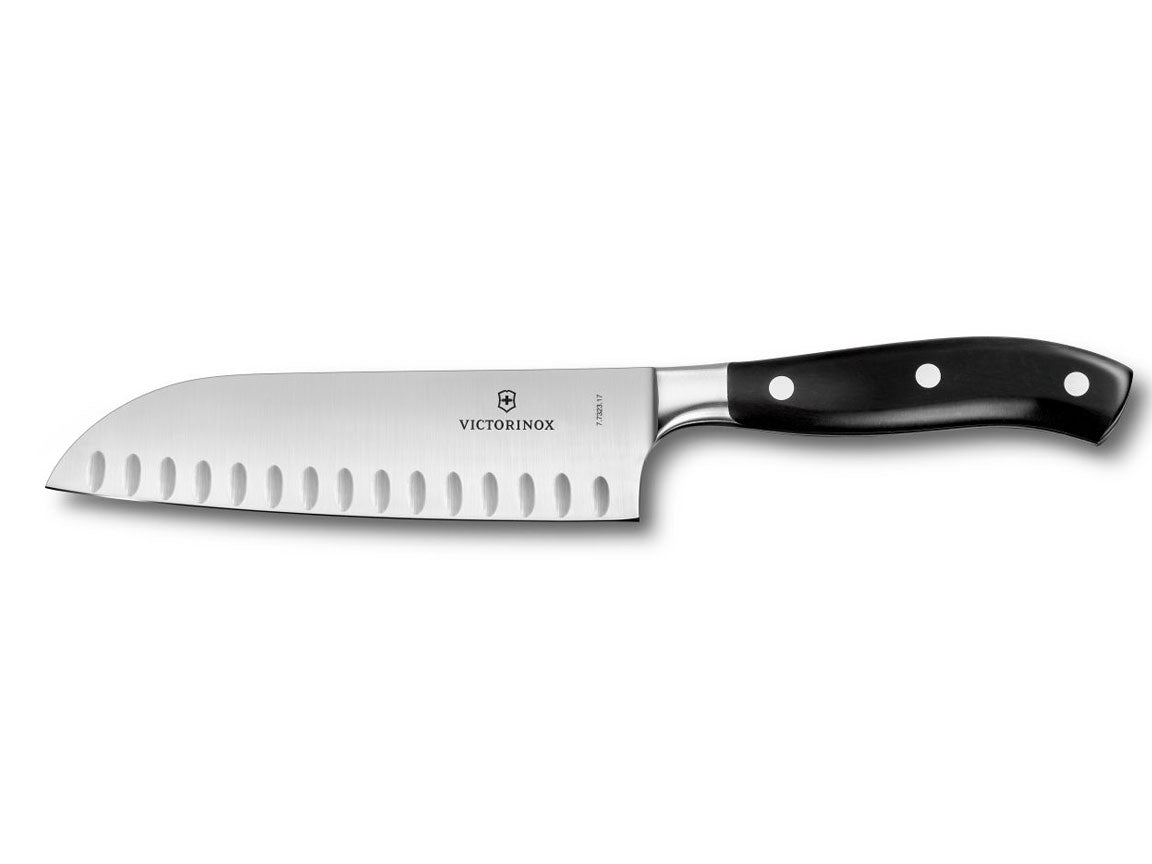 Victorinox Grand Maître Santokumes met kuiltjes 17 cm
