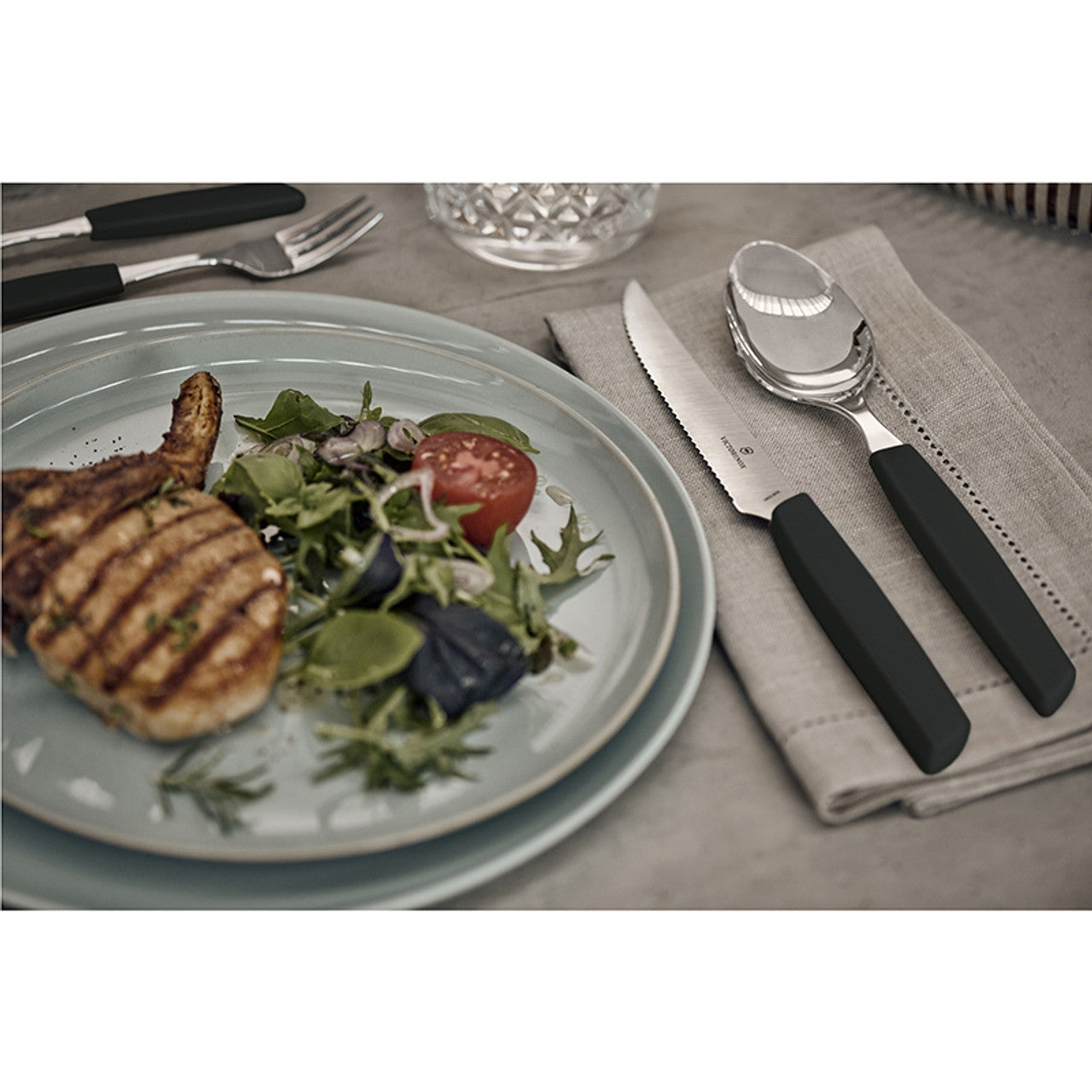 victorinox-tafelmes-swiss-modern-sfeer
